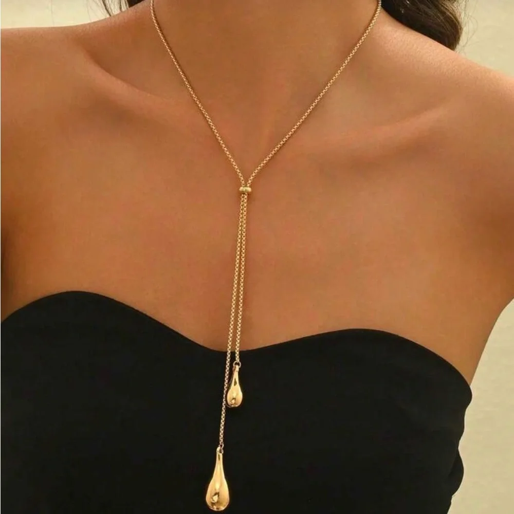 Elegant Gold Teardrop Necklace